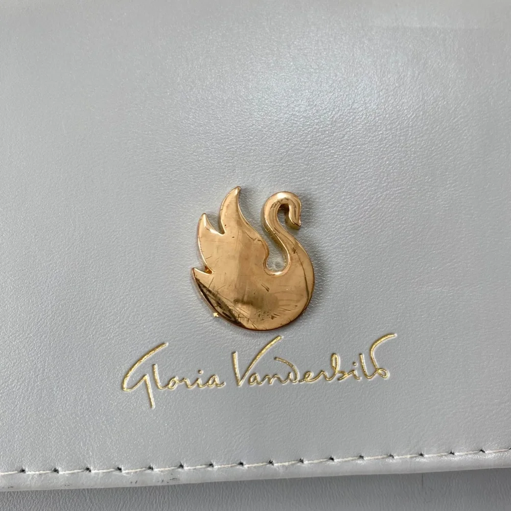 Gloria‎ Vanderbilt Wristlet Wallet Swan Logo Faux Leather Womens OS Gray